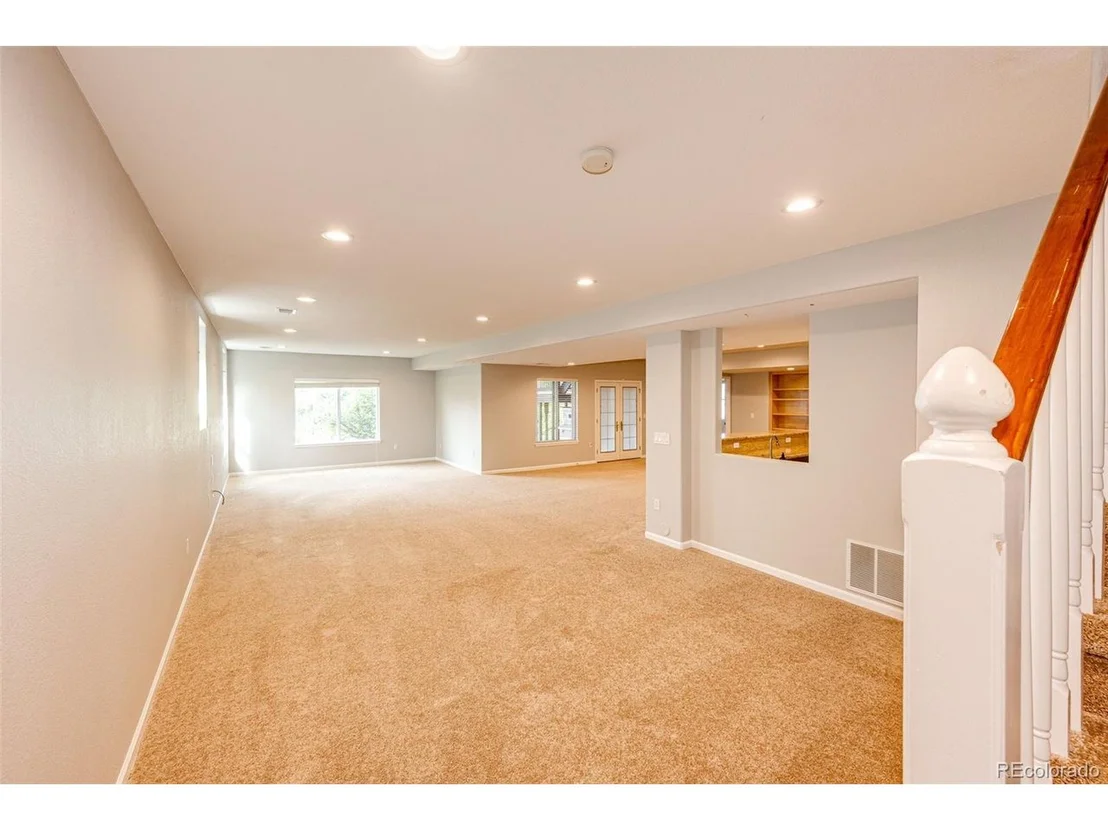 Photo of 389 Shoreham Cir