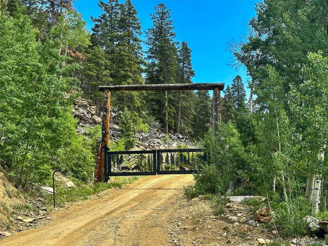 Photo of 1555 Three Peaks Rd