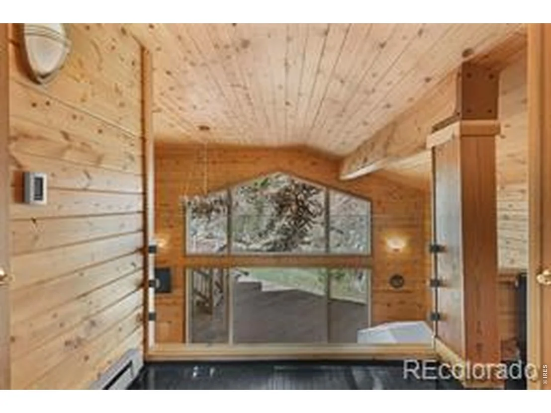 Photo of 746 Riverside Dr