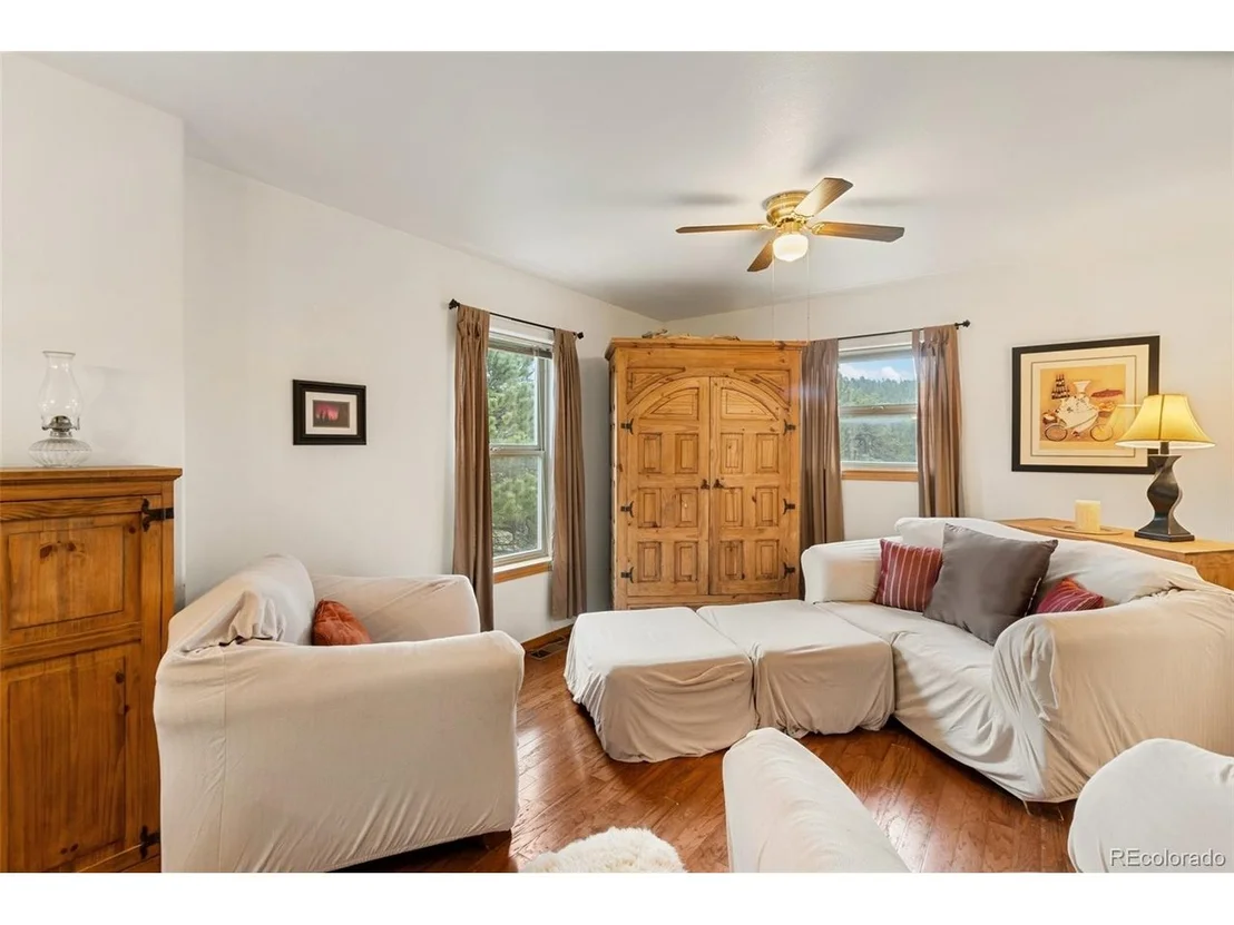 Photo of 996 Spring Valley Dr