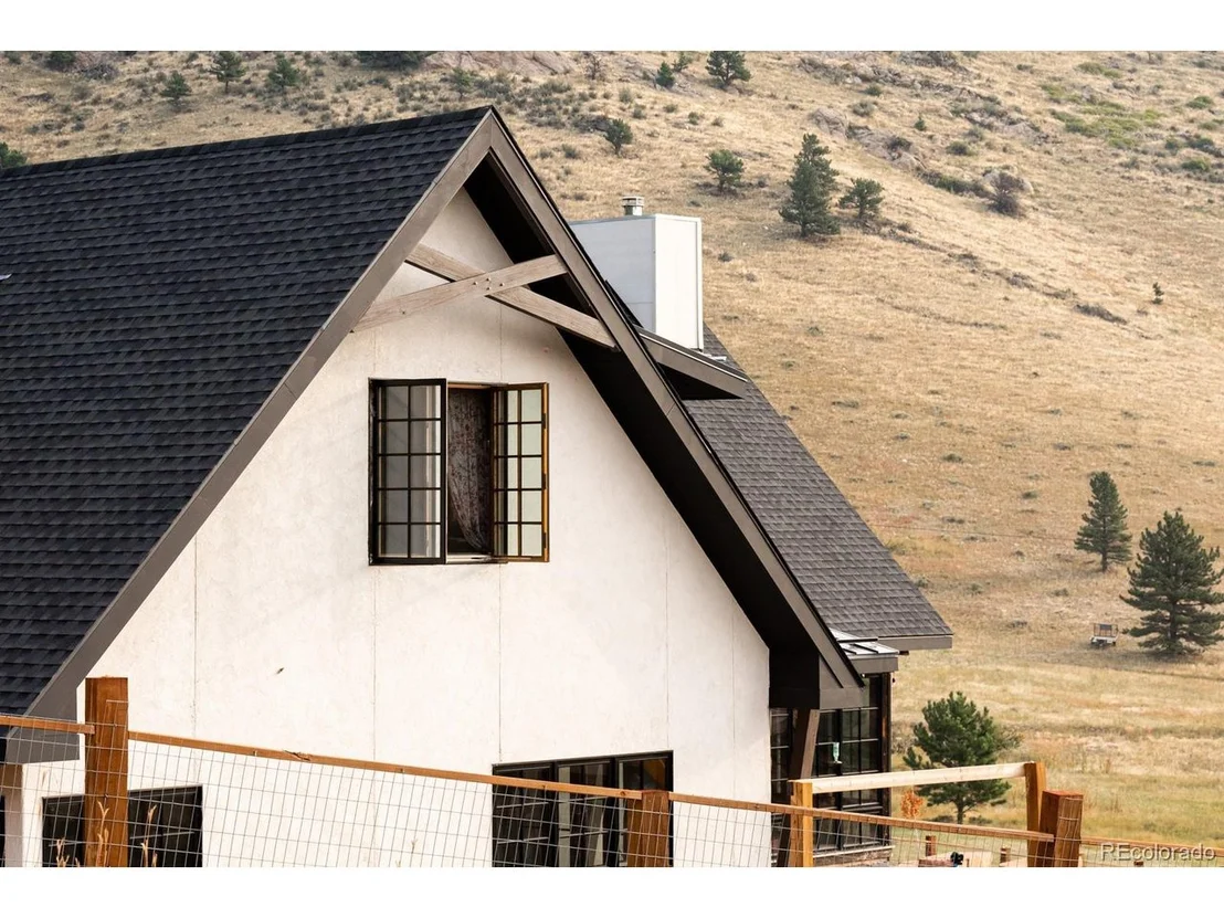 Photo of 800 Blue Mountain Trl
