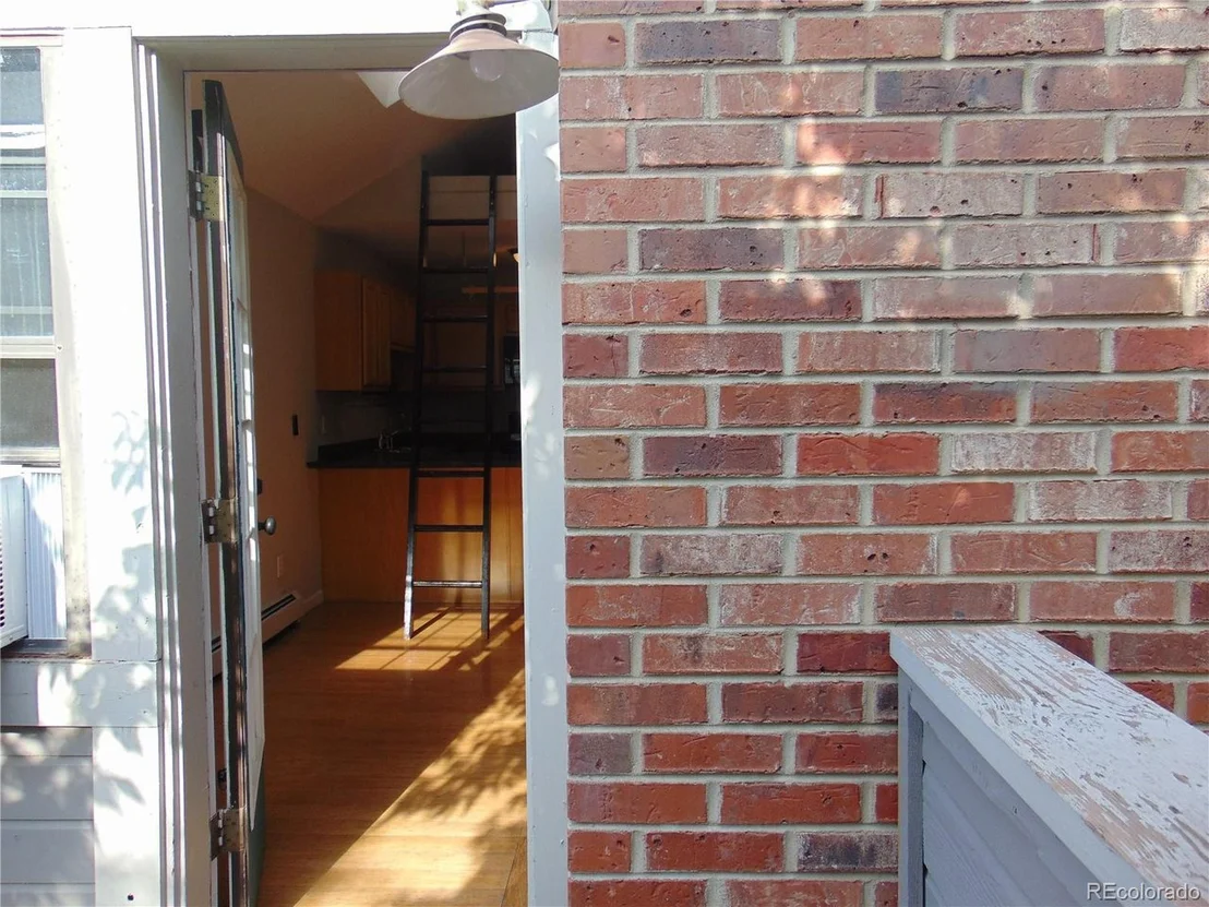 Photo of Unit 302 at 1405 Broadway St