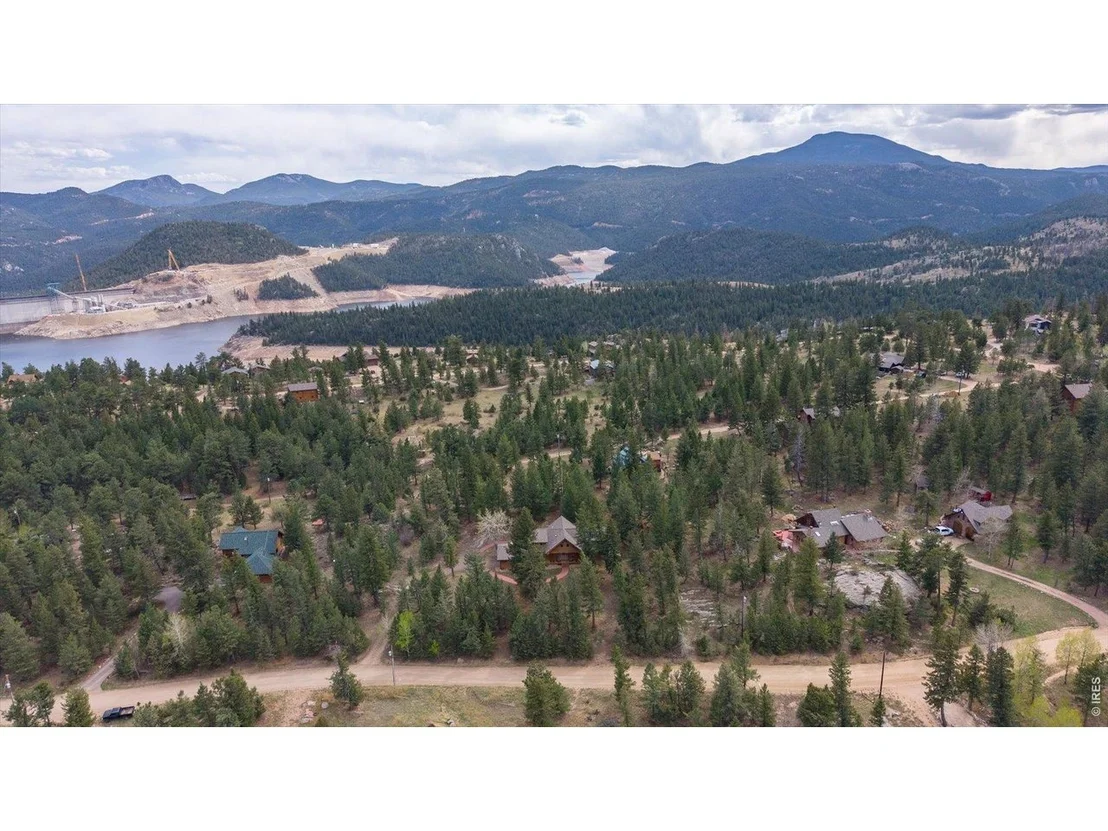 Photo of 733 Lakeshore Dr