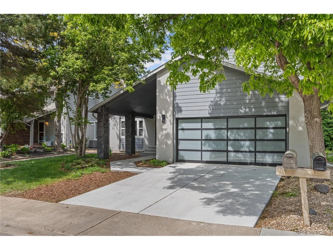 Photo of 2201 Juniper Ct