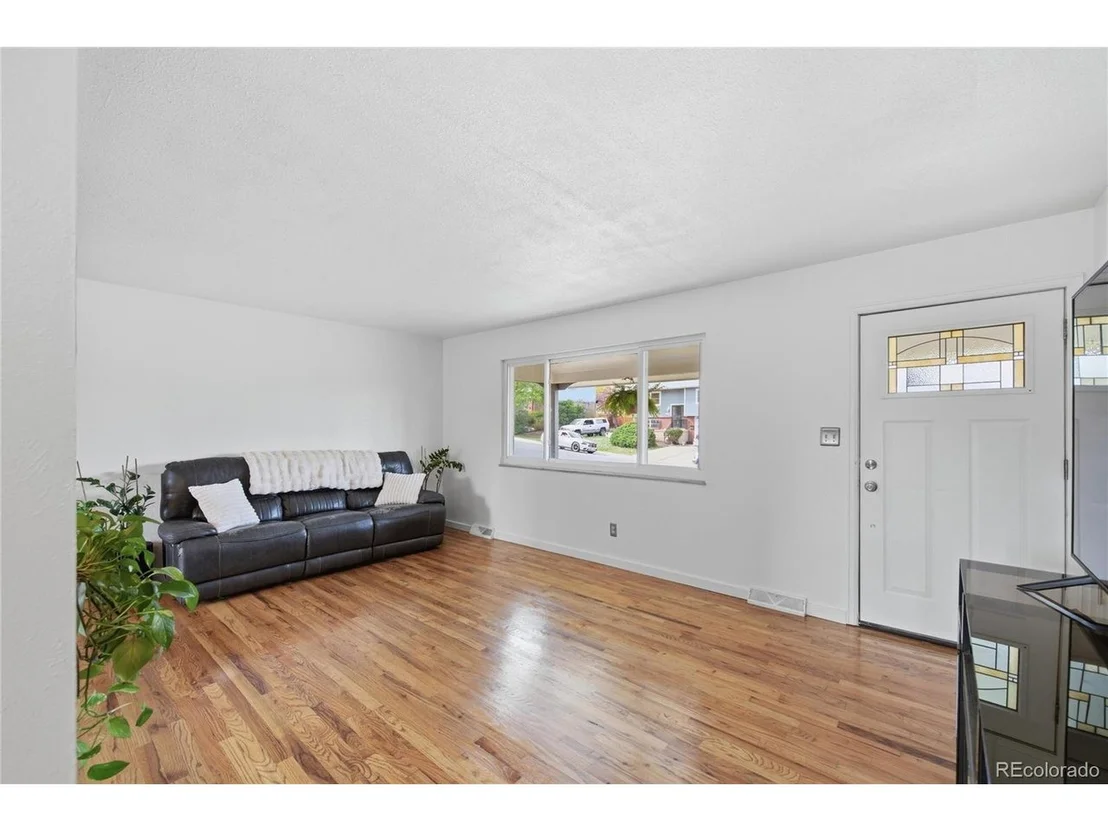 Photo of 580 W 79th Pl