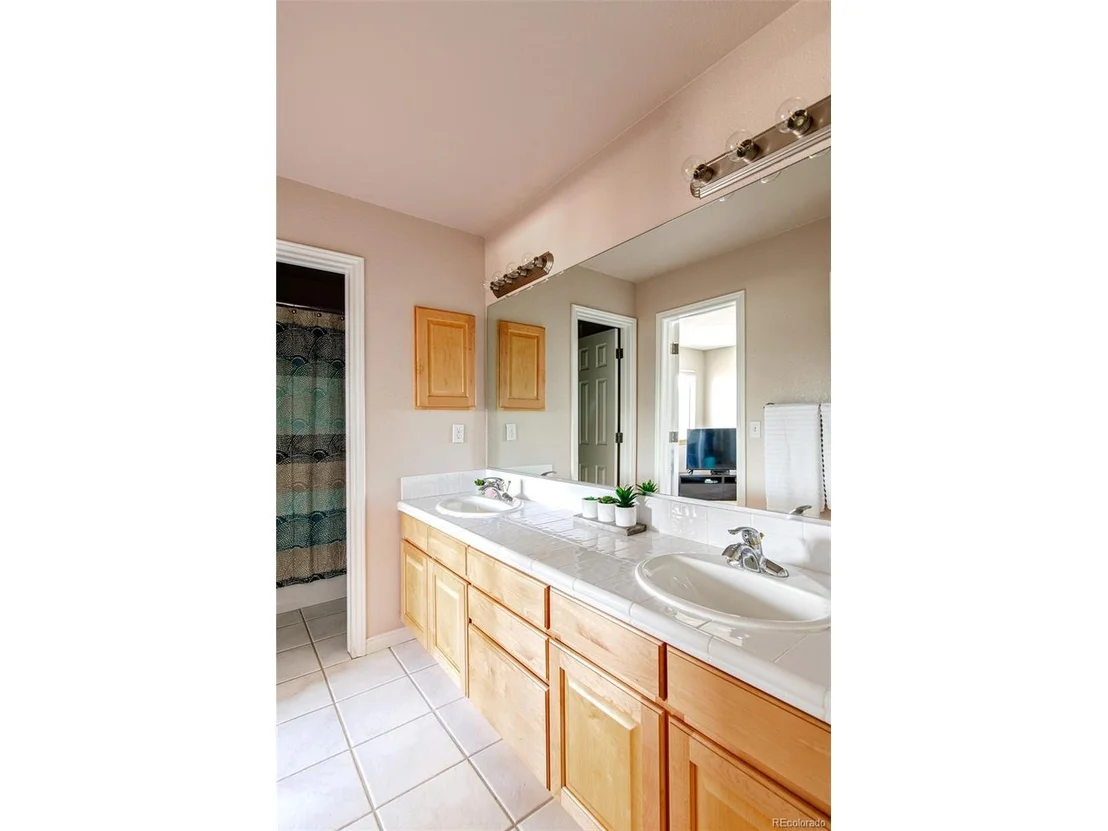 Photo of 1127 Wyndemere Cir