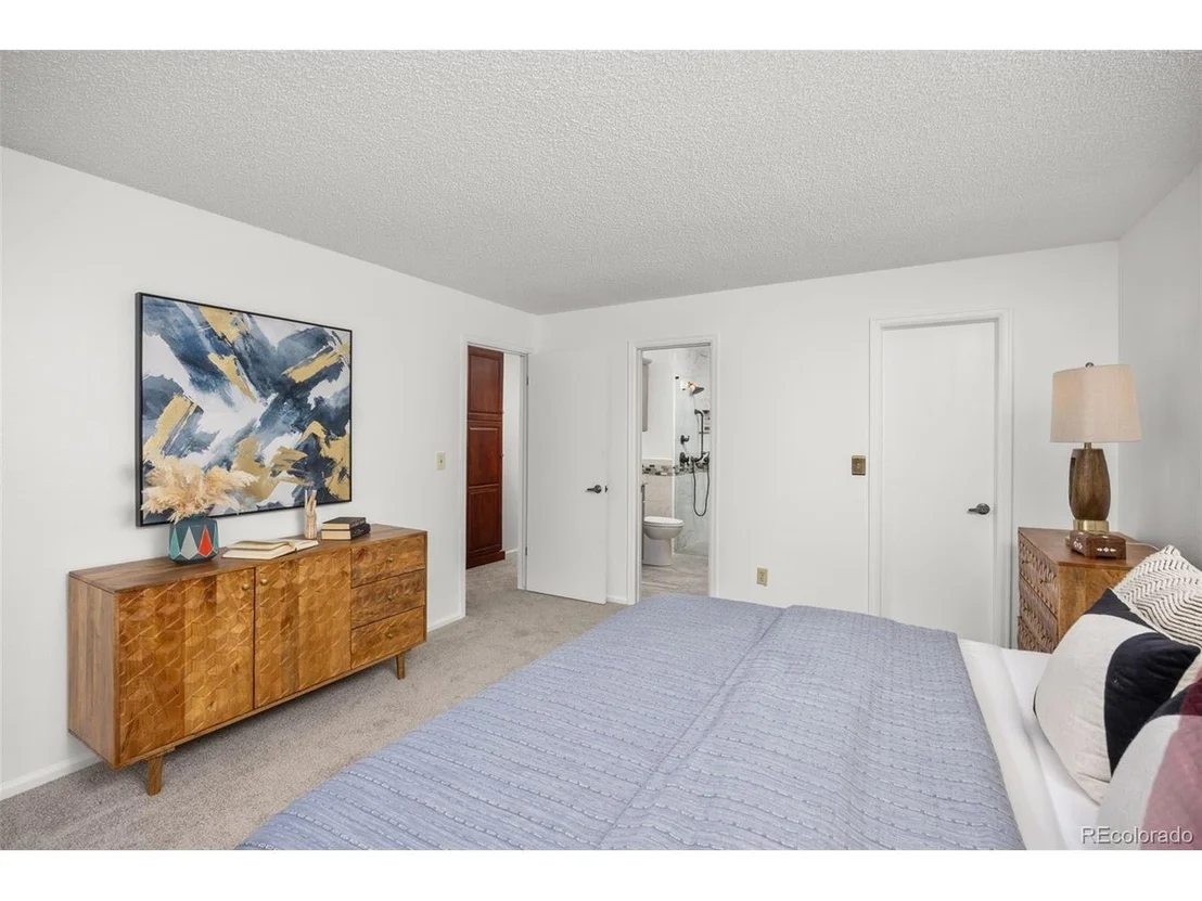 Photo of 8037 Iris Ct