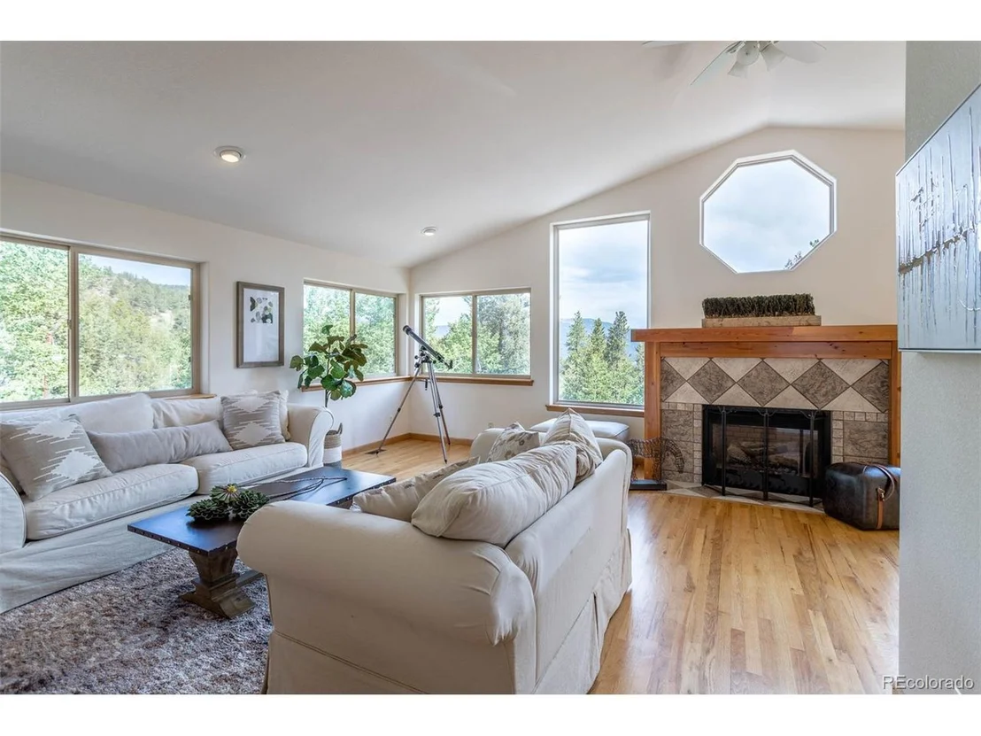 Photo of 1052 S Pine Dr