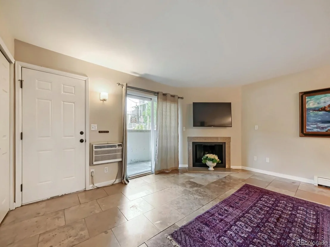 Photo of Unit 8 at 695 Manhattan Dr