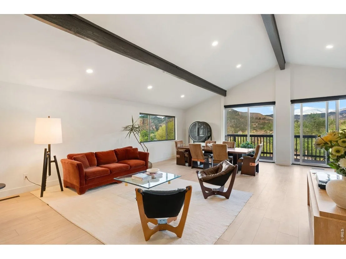 Photo of 926 4th Ave