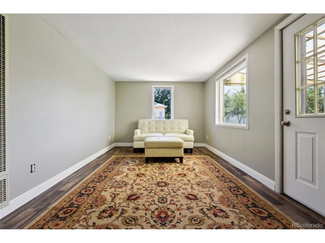 Photo of 6356 Downing St