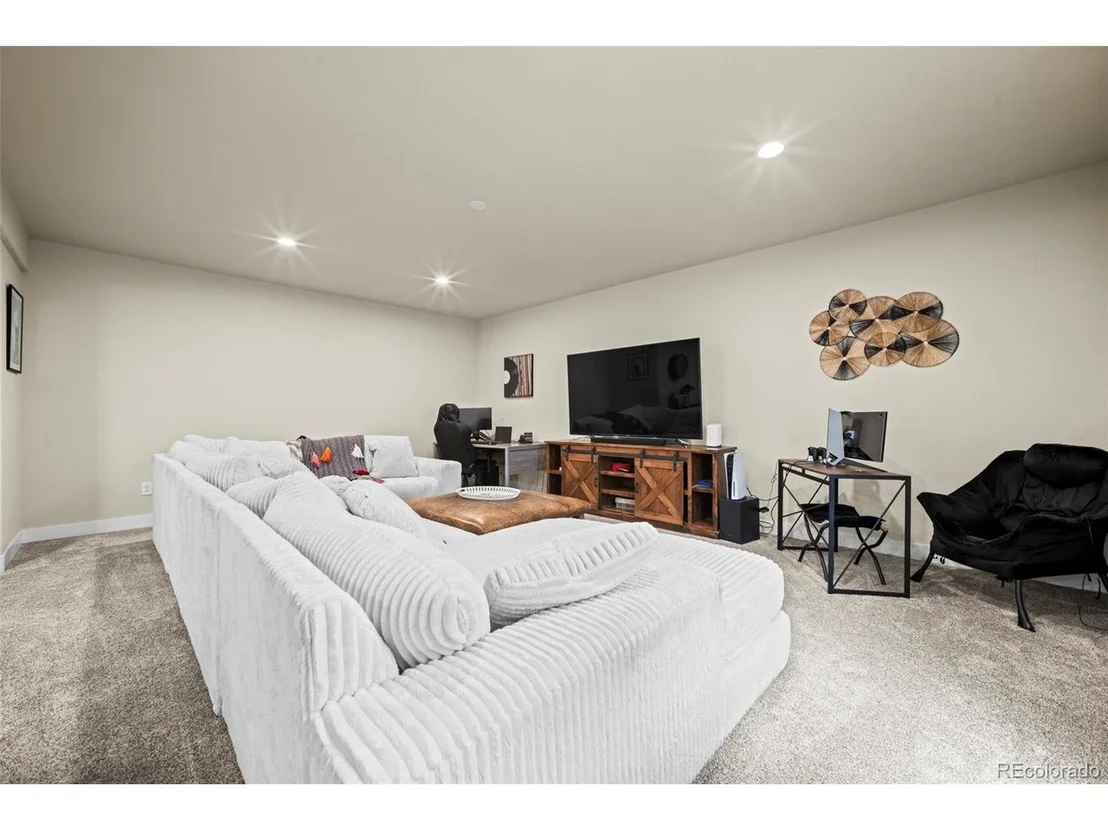 Photo of 5545 Drake Way