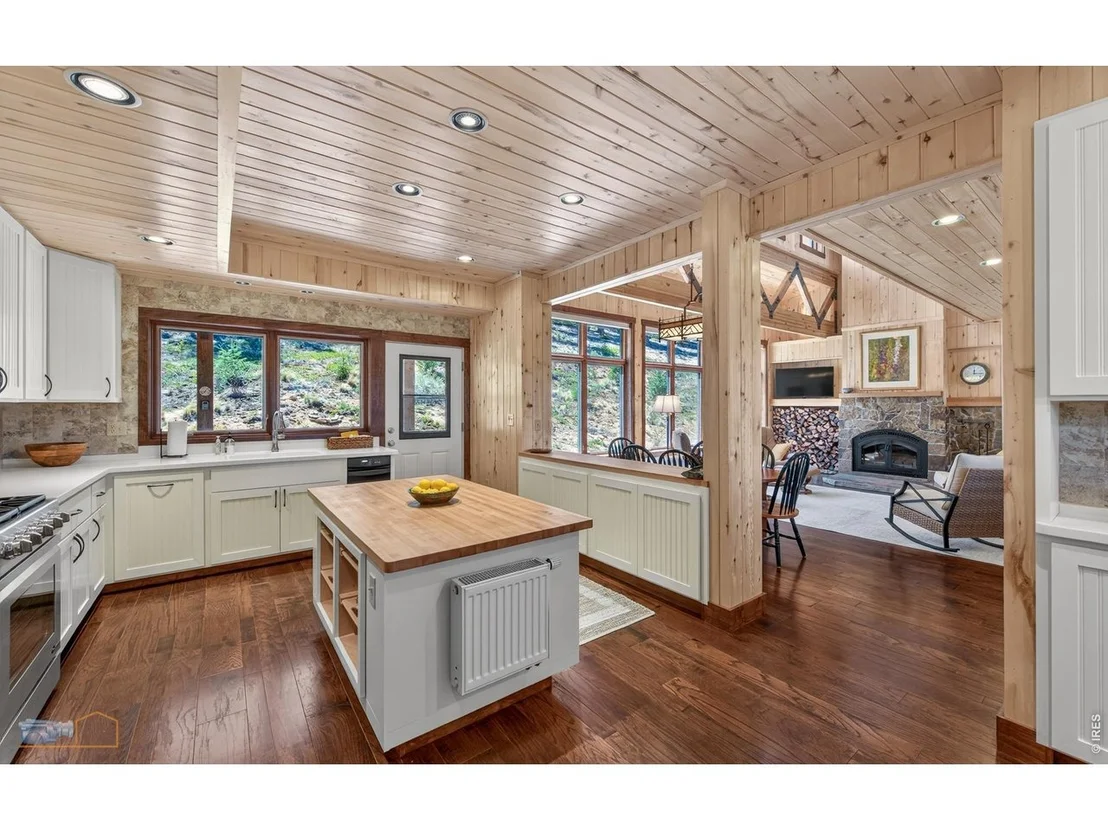 Photo of 942 Spruce Dr