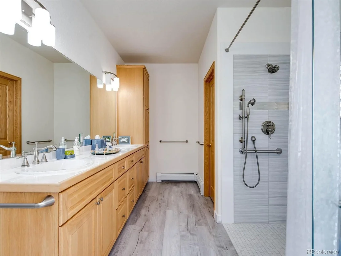 Photo of 180 Nuthatch Rd