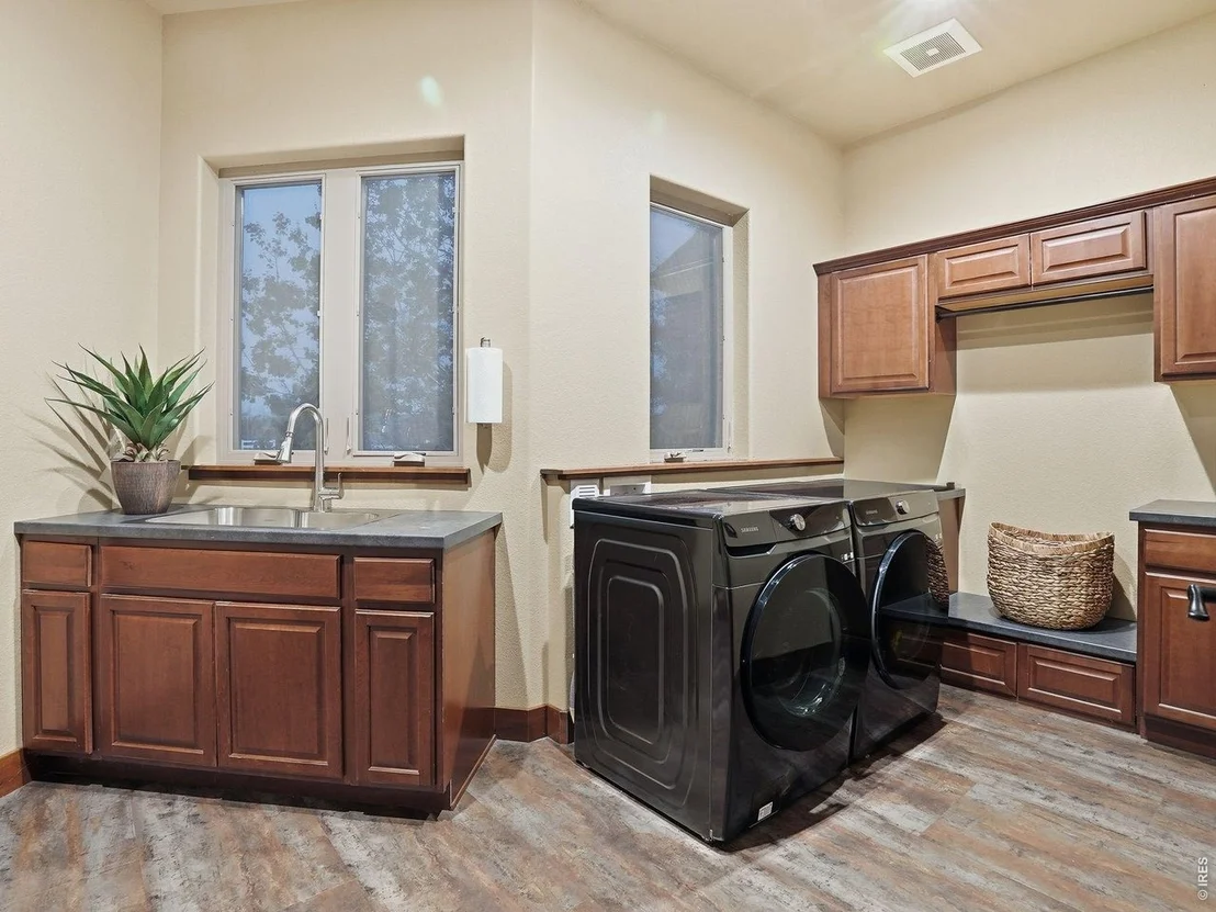Photo of 39917 Hilltop Cir