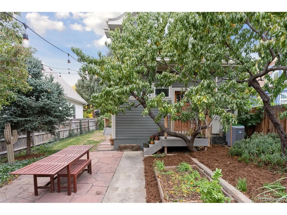 Photo of 3824 Lowell Blvd