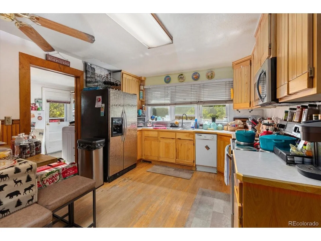 Photo of 622 W 2nd St