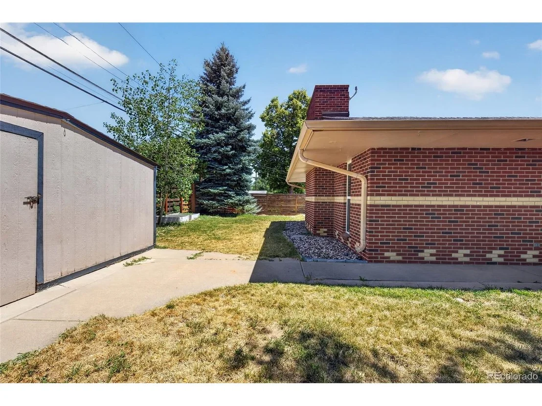 Photo of 7981 Robin Ln