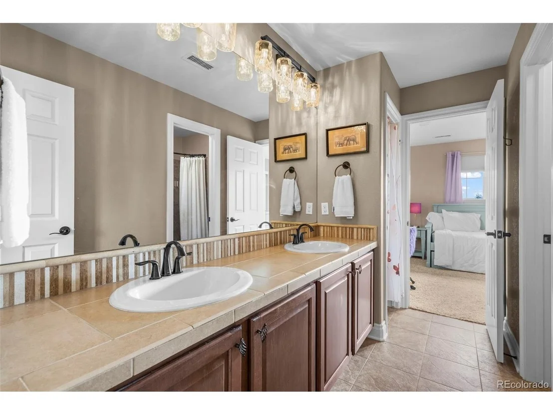 Photo of 5565 Southwind Cir