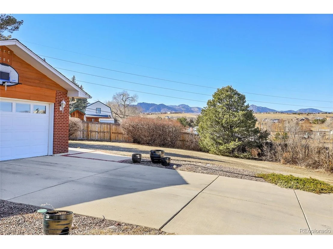 Photo of 7420 Quaker St