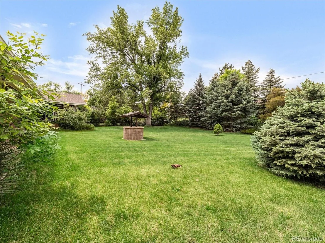 Photo of 965 Parkway Dr