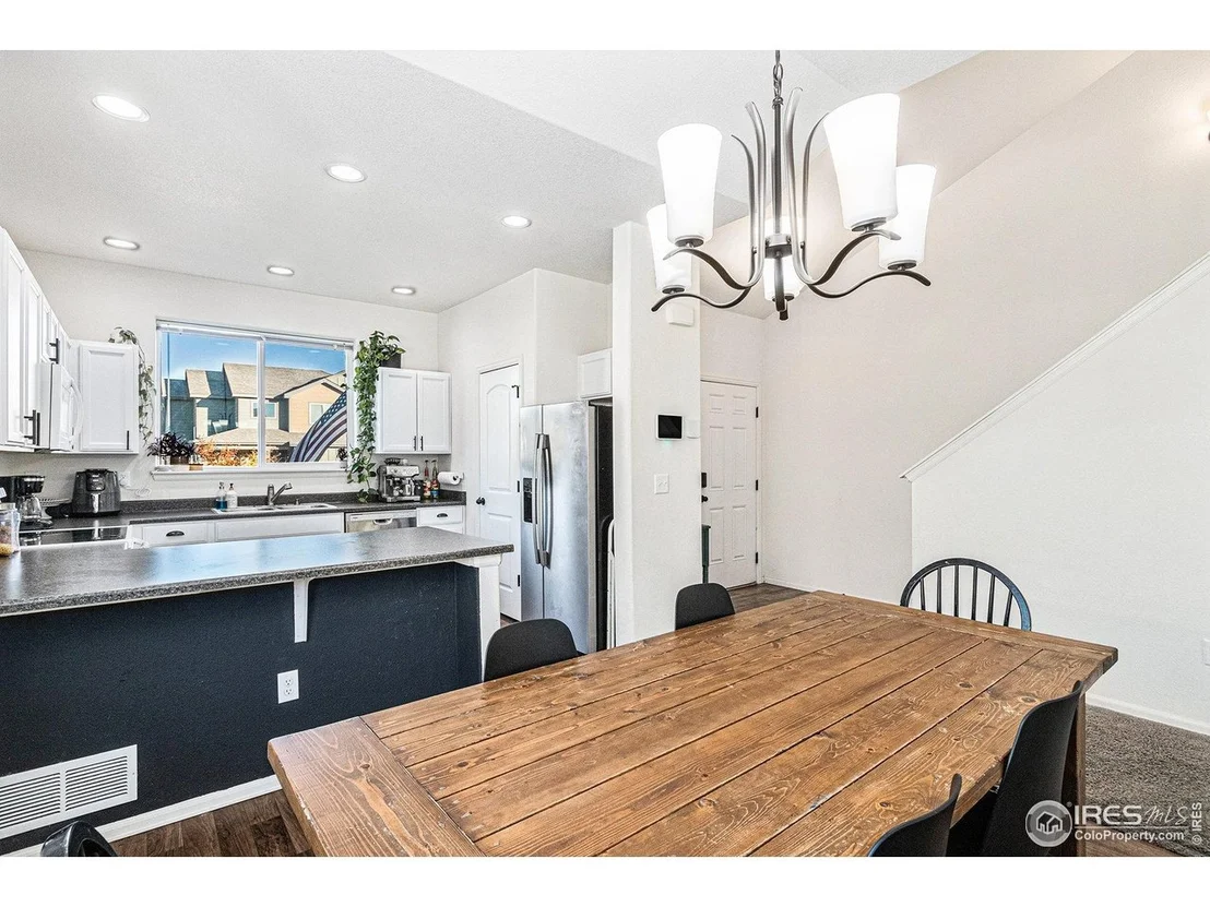 Photo of 985 Axis Dr
