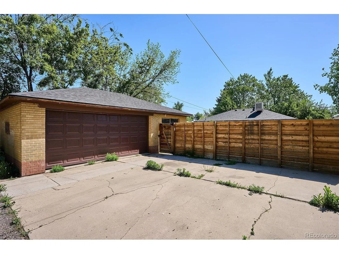 Photo of 323 Irving St