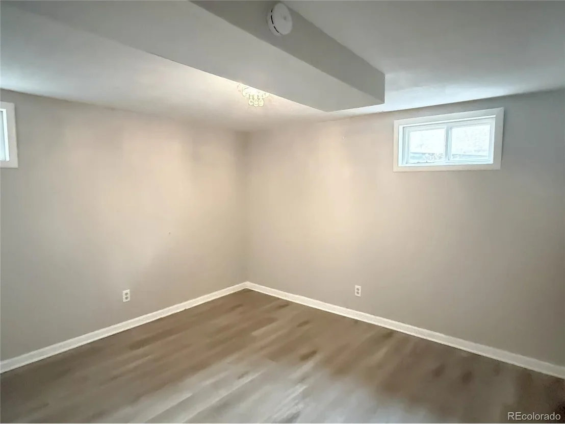 Photo of 562 W Easter Ave