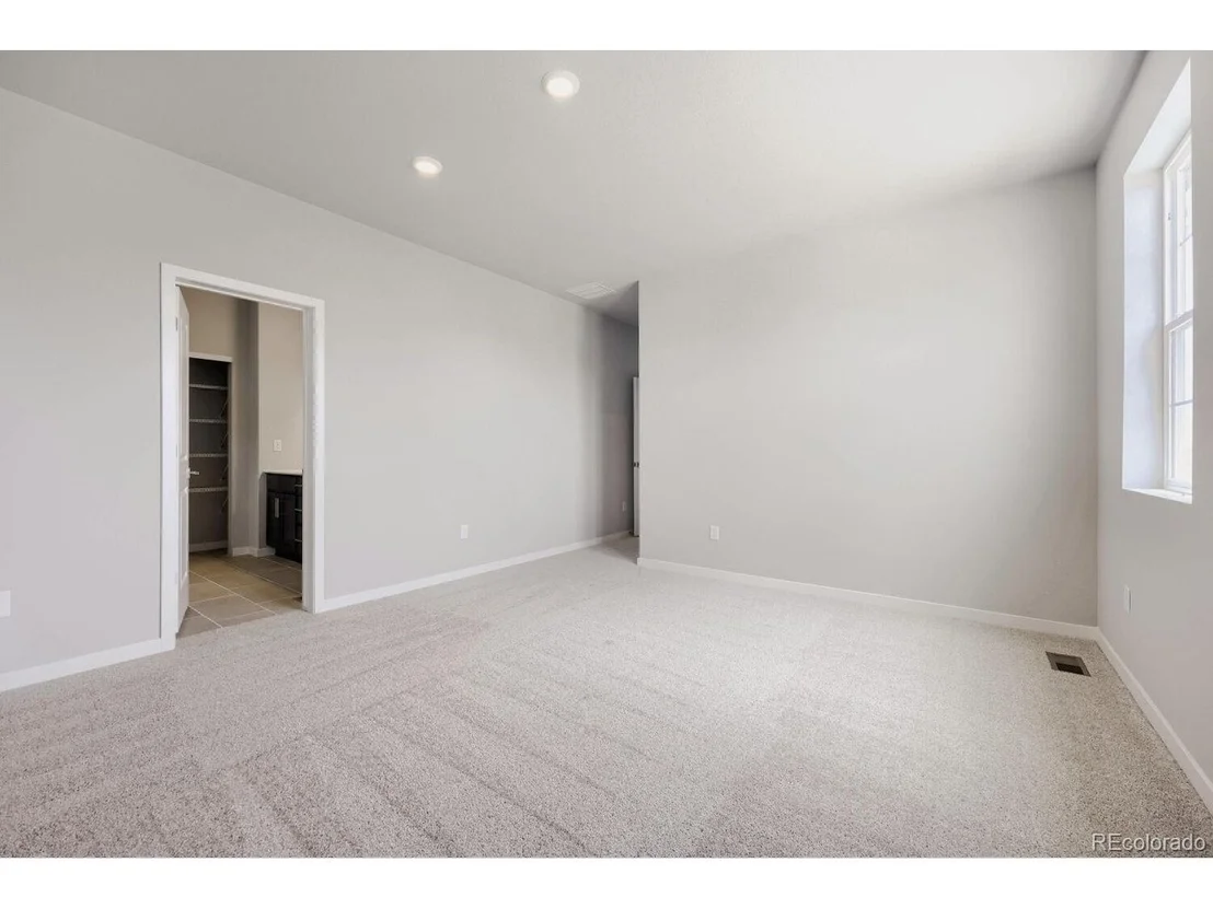 Photo of 46431 Heritage Ave