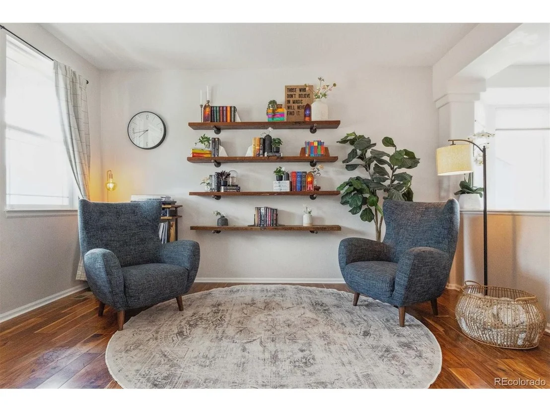 Photo of 10535 Laurelglen Cir