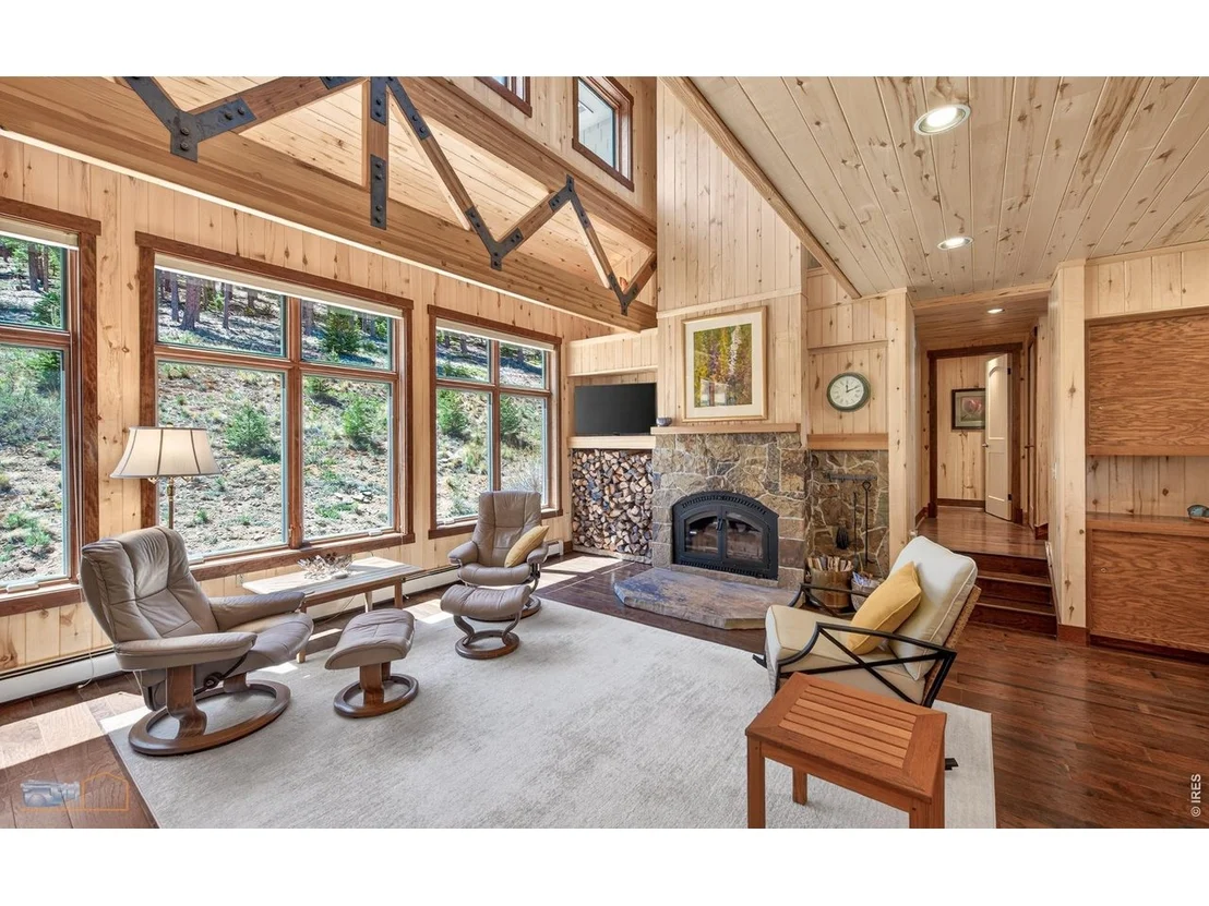 Photo of 942 Spruce Dr