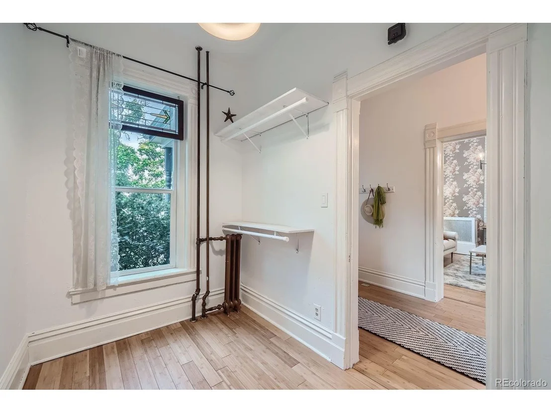 Photo of 5127 Lowell Blvd