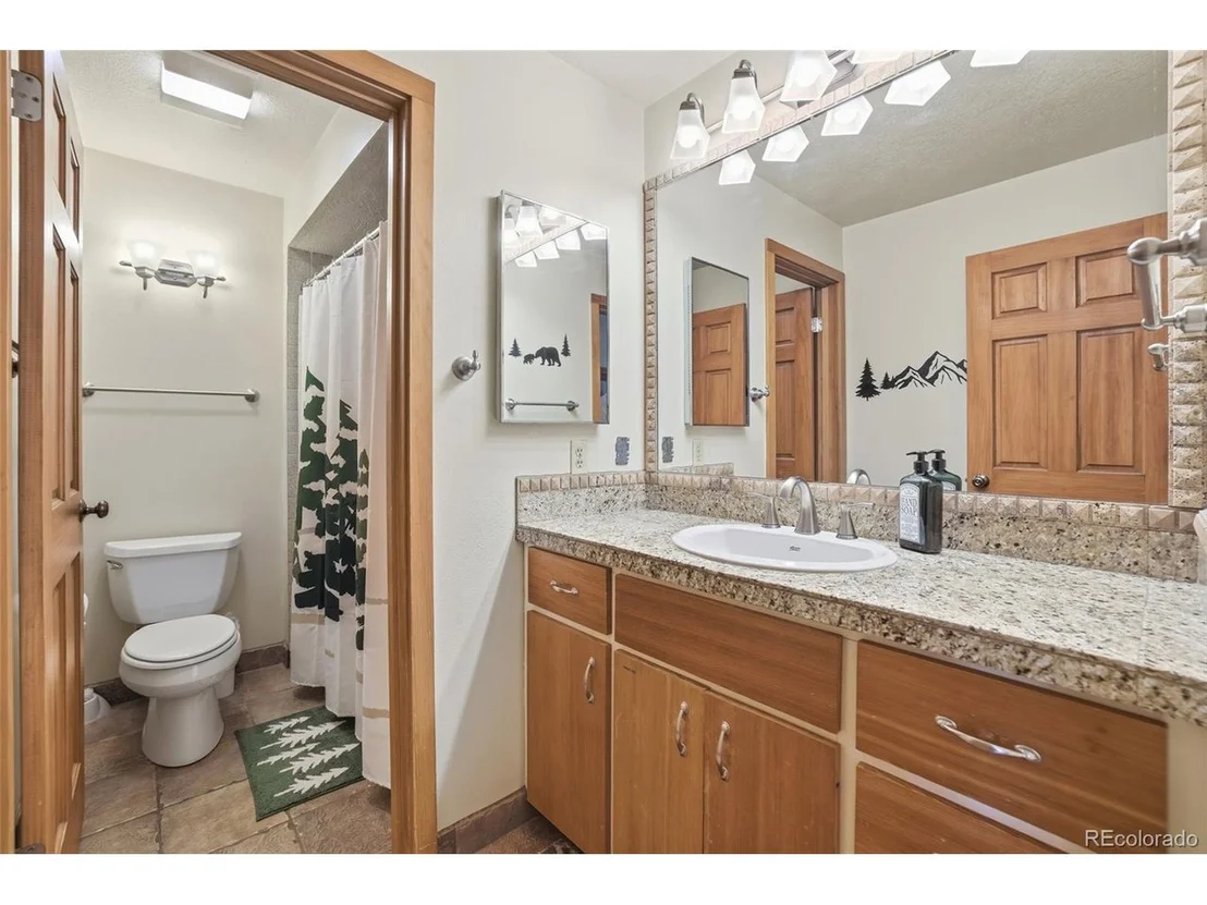 Photo of Unit 2015 at 21700 US Highway 6