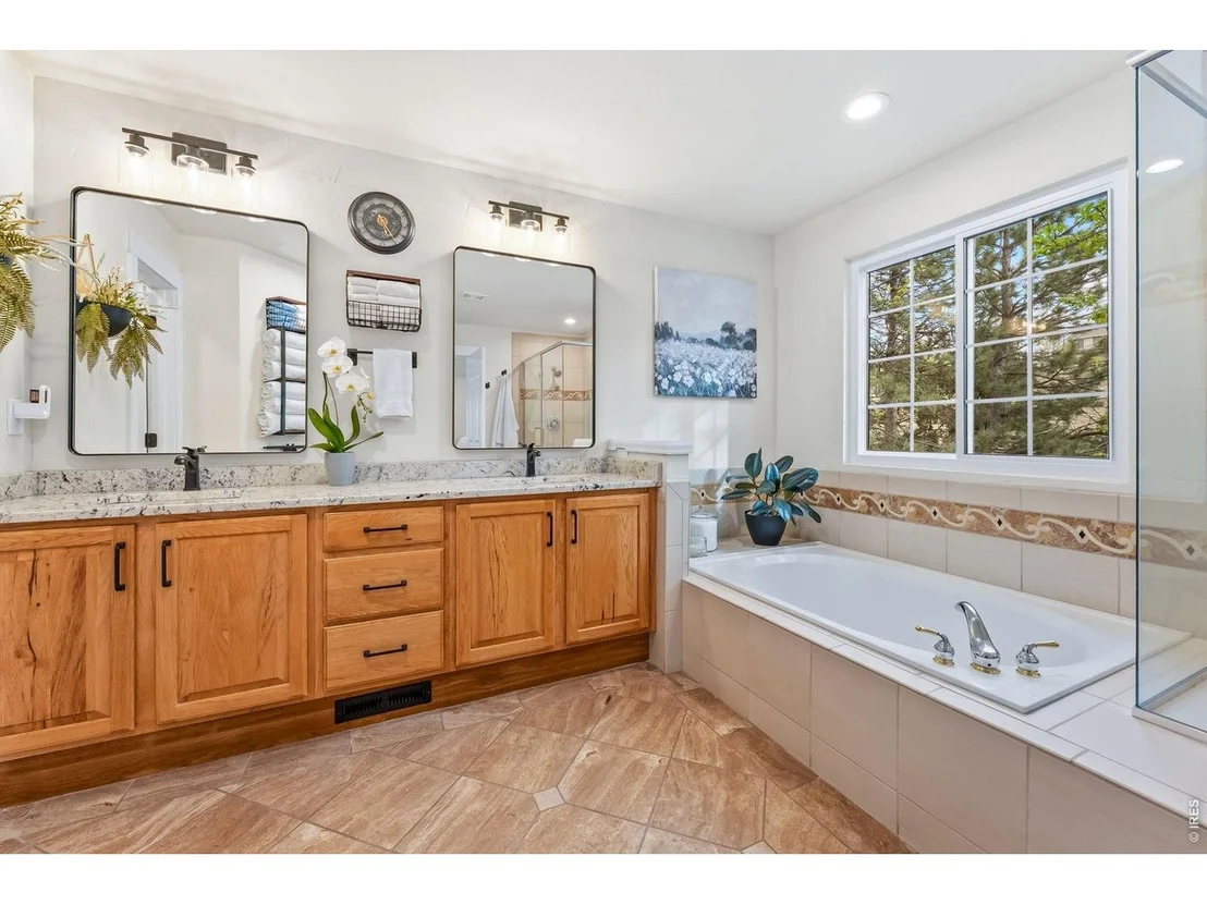 Photo of 2037 River West Dr