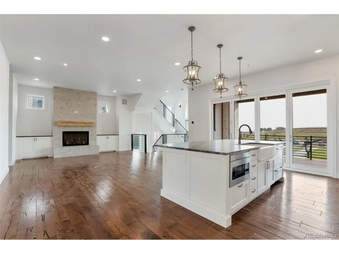 Photo of 410 Superior Dr