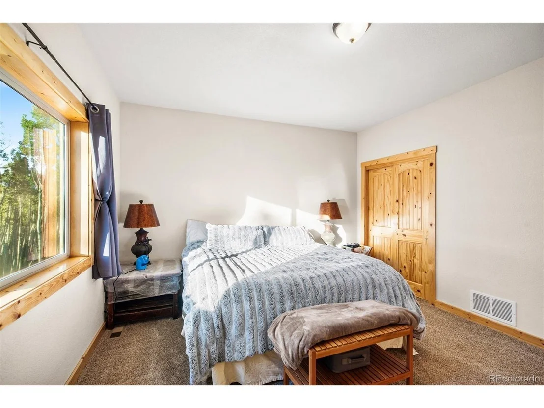 Photo of 982 Georgia Dr