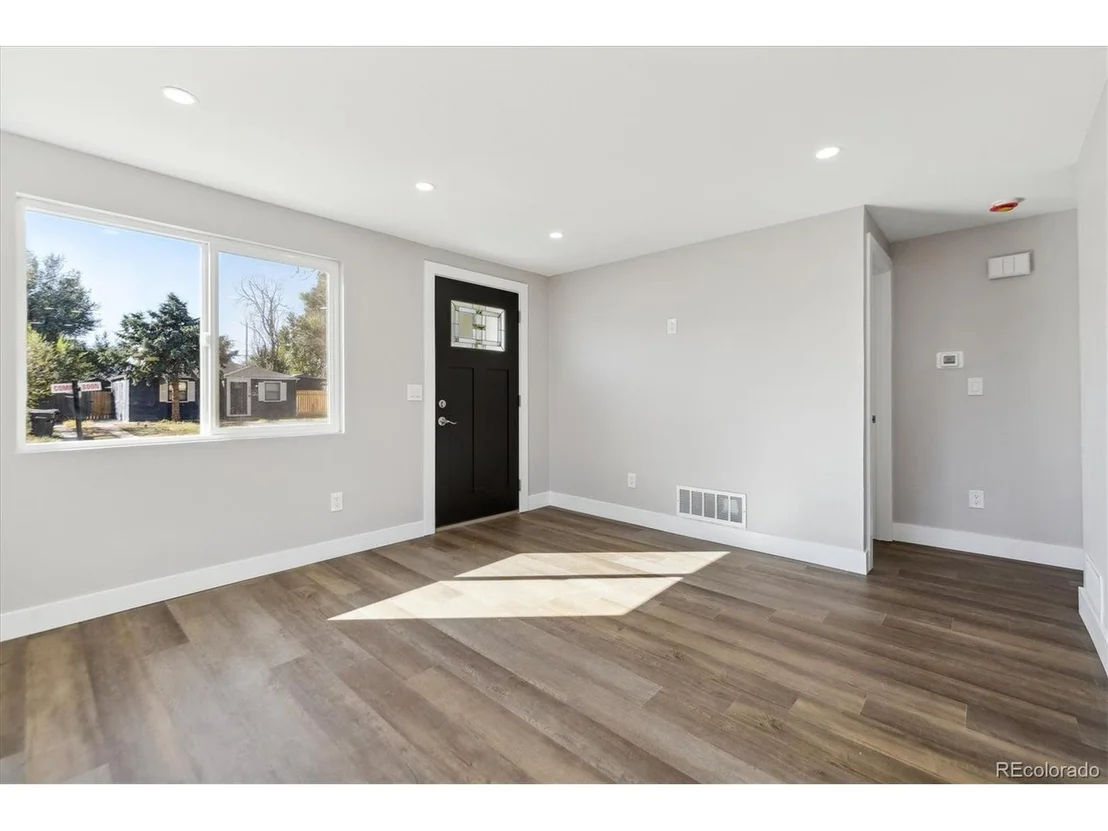 Photo of 6875 Reno Dr