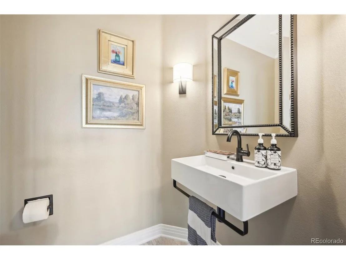 Photo of 8521 Colonial Dr