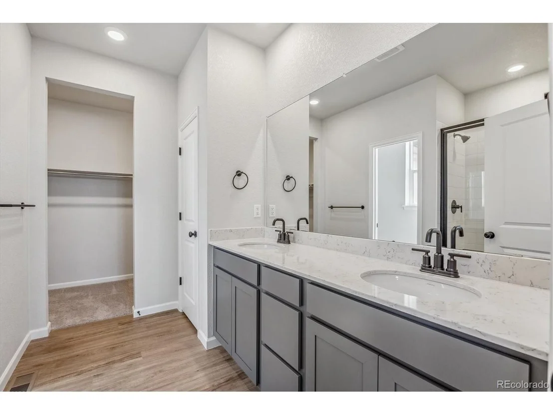 Photo of 2119 Summit Pl