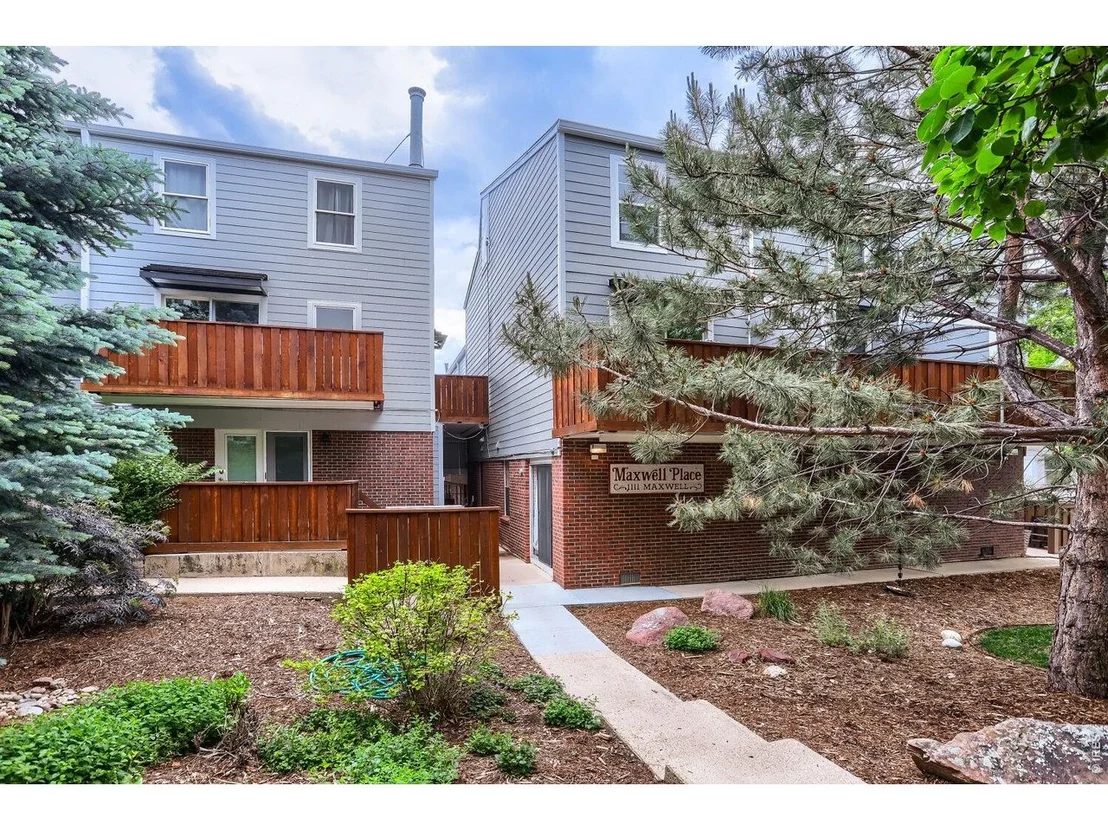 Photo of Unit 201 at 1111 Maxwell Ave