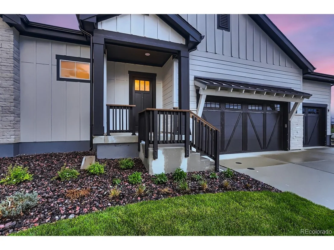 Photo of 895 Quarry Cir