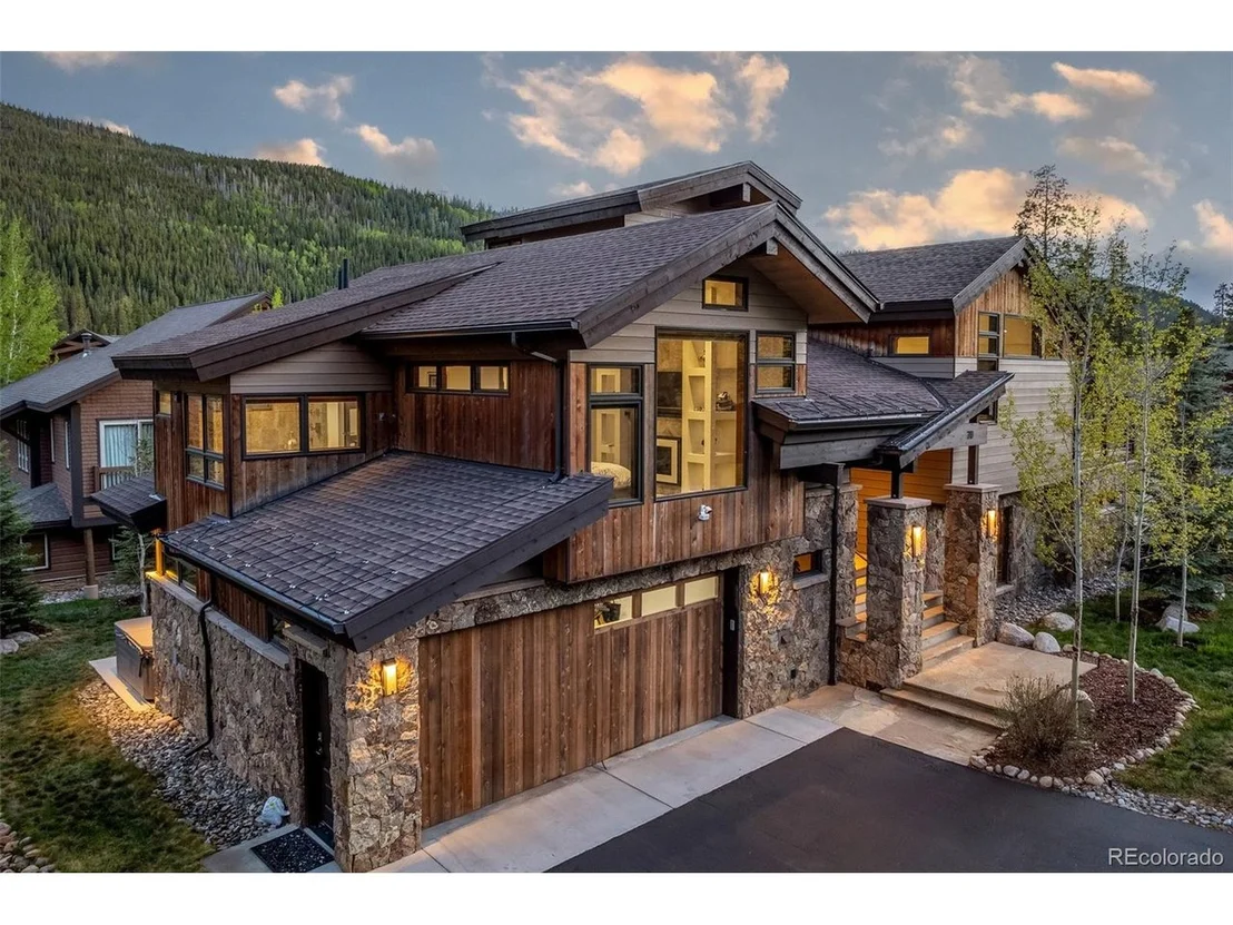 Photo of 70 Tieze Ln
