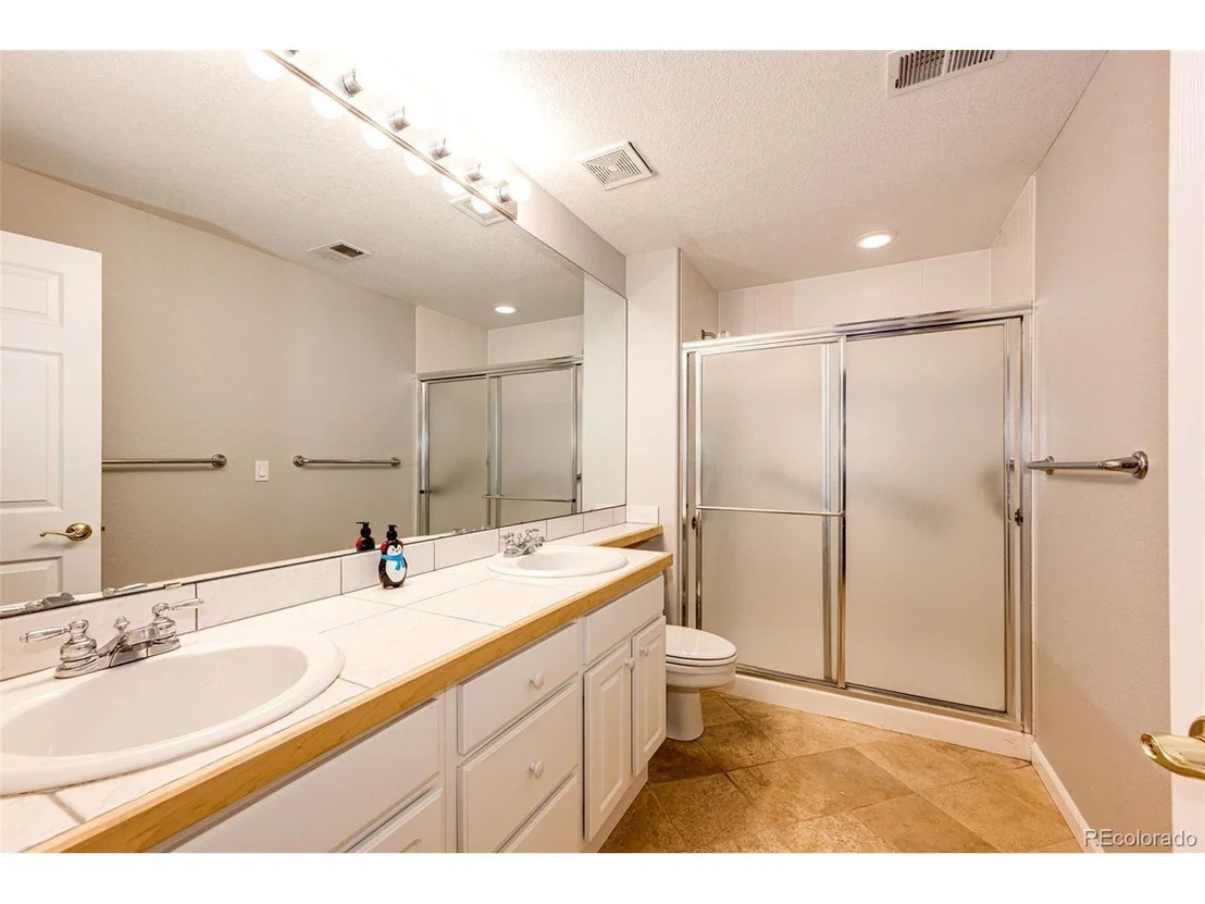 Photo of 389 Shoreham Cir