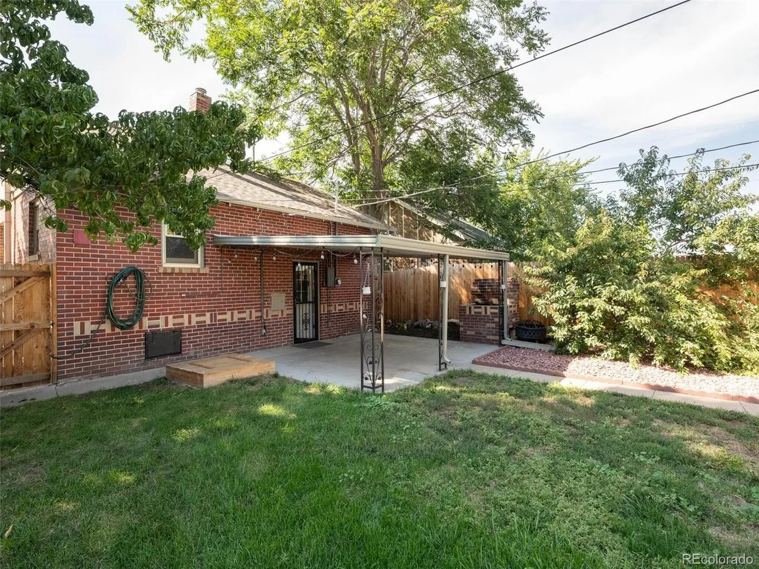 Photo of 2886 Dexter St