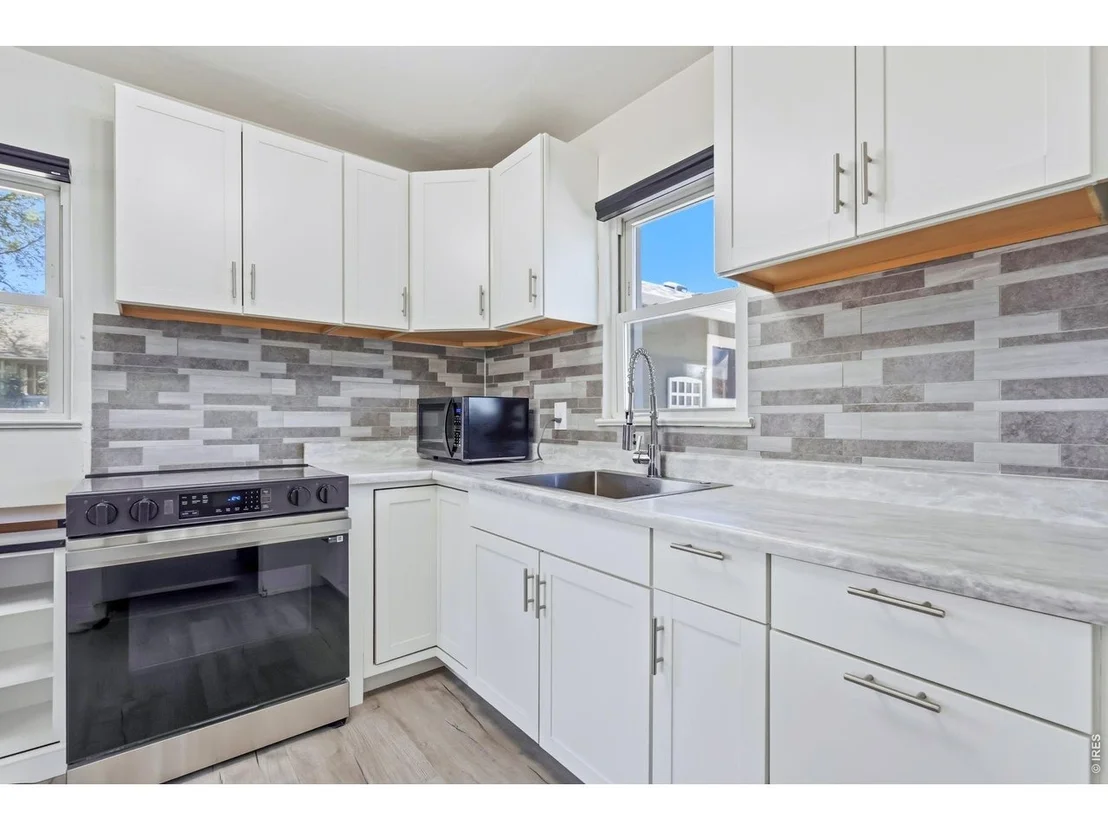 Photo of 147 E Park Ave