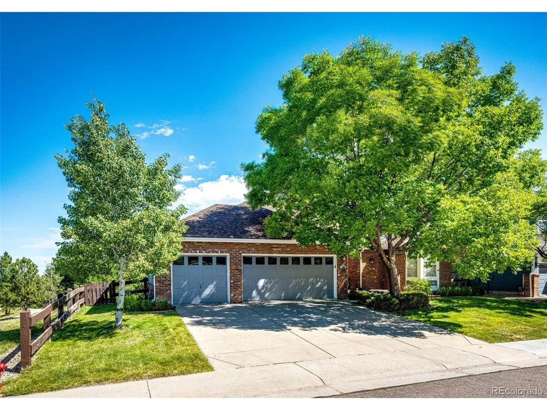 Photo of 389 Shoreham Cir