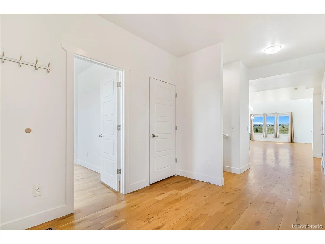 Photo of 497 Valley Way