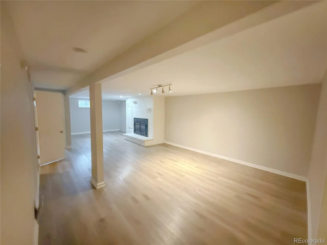 Photo of 562 W Easter Ave