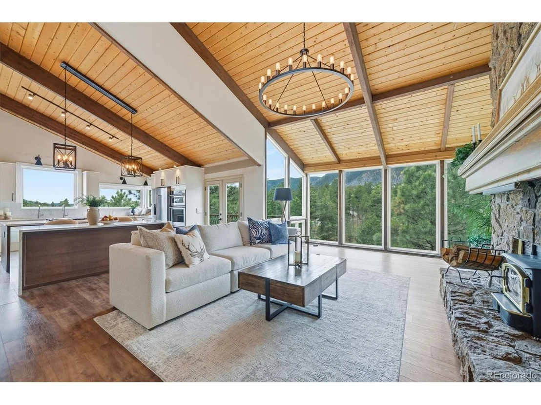 Photo of 6195 Apache Dr