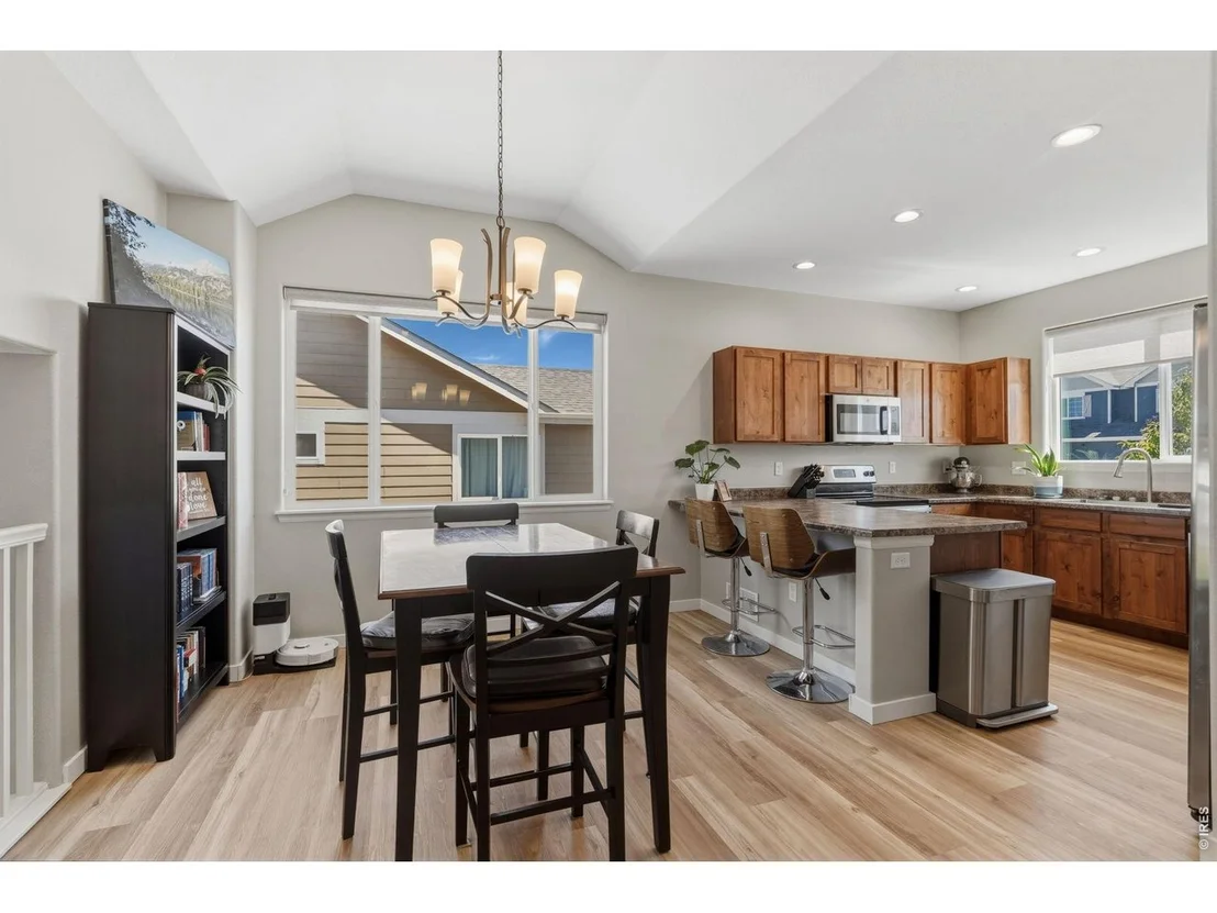 Photo of 956 Maplebrook Dr